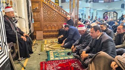 رئيس مدينة كفر الدوار يؤدي صلاة الجمعة بمسجد الفتح