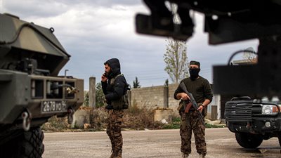 الحكومة السورية تعين مقاتلين أجانب في قواتها المسلحة