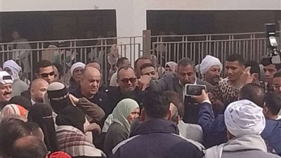 إقبال كبير في طامية بالفيوم على مكاتب الشهر العقاري لتوثيق توكيلات لـ 