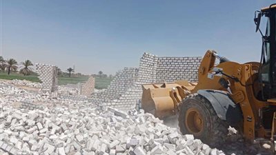 إزالة 21 حالة تعدي على أراضي زراعية ومخالفة بناء وأملاك دولة بأسيوط