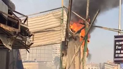بعد الدفع بـ 5 سيارات إطفاء.. السيطرة على حريق هائل التهم محلات بـ سور نادي الزمالك