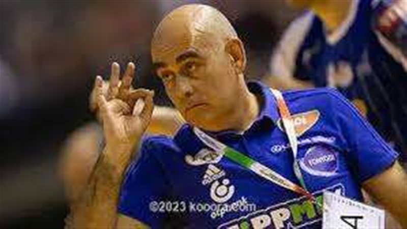 مدرب منتخب اليد
