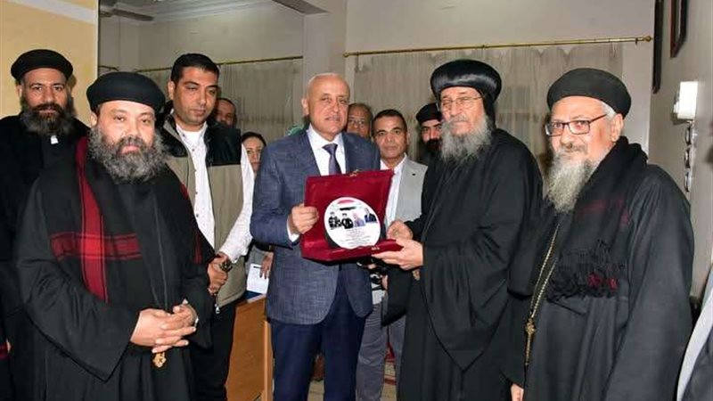 محافظ الأقصر والأنبا