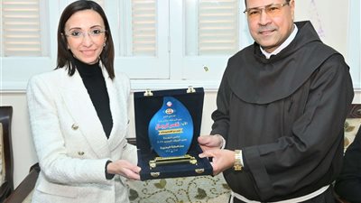 محافظ البحيرة تقدم التهنئة بعيد الميلاد المجيد بكنيسة الآباء الفرنسيسكان بكفر الدوار