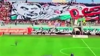 جماهير النجم الساحلي تُكرّم يحيى السنوار بلافتة ضخمة.. رمز المقاومة أم مثير للجدل؟