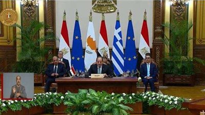 قمة مصرية يونانية قبرصية تبحث التعاون الاقتصادي.. وخبير: نقلة نوعية في الاستثمار والطاقة