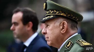 تصعيد جديد بين الجزائر وفرنسا.. الجيش الجزائري يرفض الابتزاز وماكرون ينتقد اعتقال الكاتب صنصال