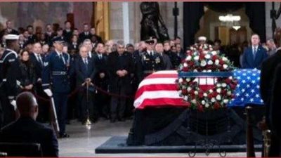 نيابة عن الرئيس السيسي.. السفير المصري بواشنطن يشارك في جنازة كارتر