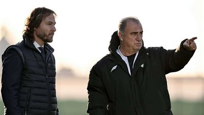 عبدالرزاق حمدالله يقود هجوم الشباب أمام أهلي جدة