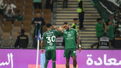 الأهلي يتقدم على الشباب بثلاثية إيفان توني وغابرييل في الشوط الأول