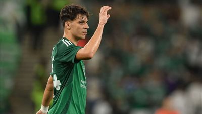 دوري روشن.. أهلي جدة يقذف شباك الشباب بثلاثية