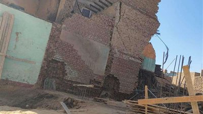 مصرع مسنة في انهيار حائط منزل بأسيوط