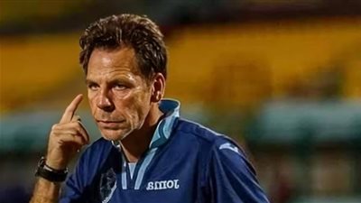 مدرب حراس الزمالك الجديد يصل القاهرة