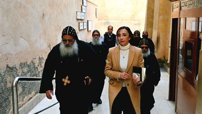 محافظ البحيرة تقدم التهنئة بعيد الميلاد المجيد بدير الأنبا بيشوي