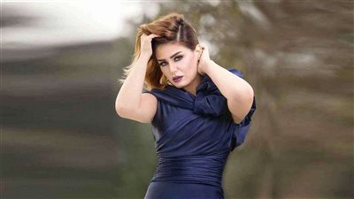 منة فضالي ترد على شائعة بتر ساقها