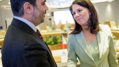 مصافحة في الرياض: صورة تجمع وزيري خارجية سوريا وألمانيا تثير تفاعلًا واسعًا