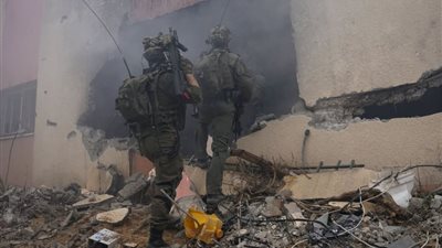 تفجير داخل مبنى بغزة يتسبّب في إصابات خطيرة لجنود جيش الاحتلال