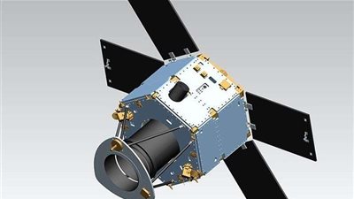 أول قمر صناعي إماراتي بالكامل.. أبوظبي تتألق بالأنوار احتفاءً بإطلاق 