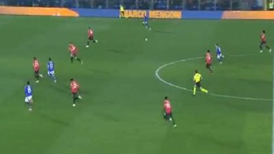 ميلان يخطف فوزا مثيرا أمام كومو في الدوري الإيطالي