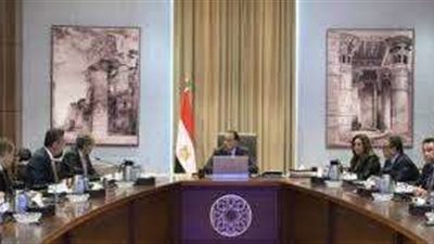 الحكومة تبحث تعزيز العدالة الاجتماعية والتحول الرقمي بخدمات إلكترونية موحدة