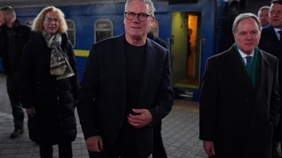 رئيس وزراء المملكة المتحدة في زيارة مفاجئة إلى كييف لتوقيع اتفاقية شراكة طويلة الأمد