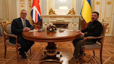 اشتباك جوي دفاعي في كييف خلال زيارة ستارمر إلى زيلينسكي