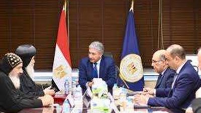 وزير السياحة يناقش مشروع ترميم دير الأنبا بولا وتطوير الخدمات بالبحر الأحمر