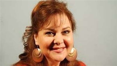 دلال عبد العزيز .. الطيبة والشريرة وصاحبة كل الأدوار