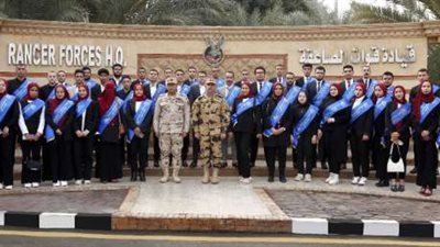 قوات الصاعقة تستقبل وفدًا إعلاميًا وطلابيًا لتعزيز الوعي الوطني