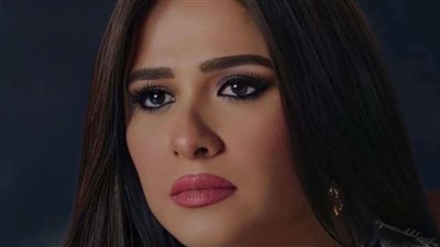 ياسمين عبدالعزيز تعيش حالة من الحزن بعد وفاة والدها