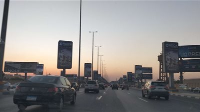كثافة مرورية مُتحركة بمعظم شوارع القاهرة والجيزة