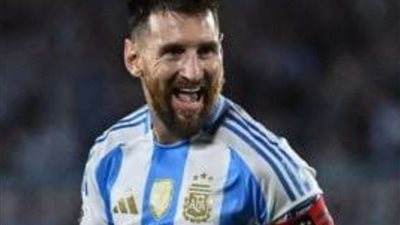 ميسي يشتبك مع جماهير كلوب أمريكا خلال مباراة ودية