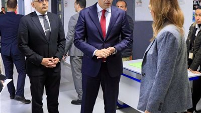 بعد واقعة الاعتداء.. وزير التعليم يوجه بحصر أعداد المعلمين والمشرفين بمدرسة التجمع