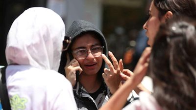 طلاب الشهادة الإعدادية يشكون من صعوبة الامتحانات اليوم: أسئلة معقدة ووقت غير كافٍ