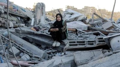 جيش الاحتلال يحذر سكان غزة ويشدد الحصار على الضفة الغربية