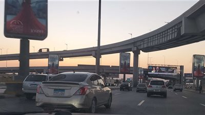 النشرة المرورية.. كثافات متوسطة بحركة سير السيارات بمحاور القاهرة والجيزة