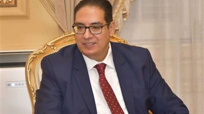 رئيس جامعة القاهرة يهنئ الرئيس السيسي و«الداخلية» بعيد الشرطة الـ73