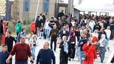 معرض القاهرة الدولي للكتاب يشهد حشودًا ضخمة في اليوم الثاني.. وسط فعاليات ثقافية وفنية متنوعة