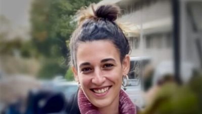 حماس تؤكّد أن الرهينة أربيل يهود على قيد الحياة وتؤمّن ضمانات لإطلاق سراحها