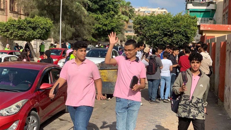 طلاب الشهادة الإعدادية