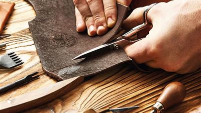 عضو الشعبة: صناعة الجلود تطورت ونصدر للخارج والأيدي العاملة أبرز التحديات