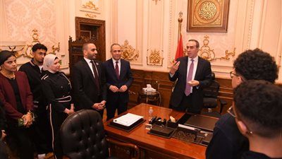 «مجلس النواب» يستقبل عددًا كبيرًا من طلاب الثانوية لنشر الثقافة البرلمانية