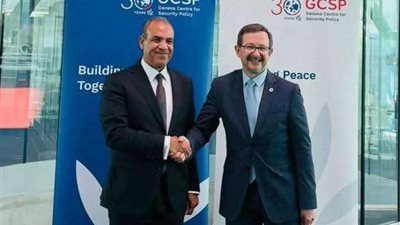 لقاء وزير الخارجية والهجرة بالمدير التنفيذي لمركز جنيف للسياسة الأمنية