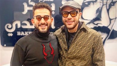 محمد إمام يشيد بمسرحية “بني آدم” لأحمد حلمي وسط استقبال حافل في موسم الرياض