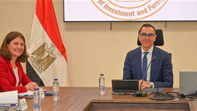 الخطيب يستعرض أمام 