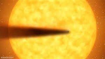 اكتشاف غير مسبوق: فلكيون يرصدون كواكب خارج المجموعة الشمسية تتفكك بشكل دراماتيكي