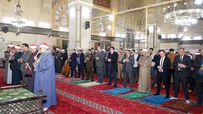 محافظ الشرقية ونائب رئيس جامعة الزقازيق يشهدان احتفالية ليلة الإسراء والمعراج | صور