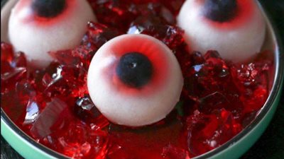 حلوى مقلة العين تثير الجدل في الجزائر.. بها مادة مستخلصة من طهي جلد وعظام الحيوانات