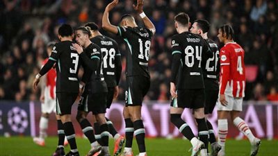 الشوط الأول.. آيندهوفن يتقدم على ليفربول بثلاثية  في دوري أبطال أوروبا