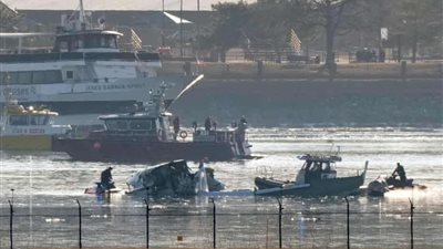 تحطّم طائرة ومروحية في واشنطن.. ترامب يكشف تفاصيل الكارثة